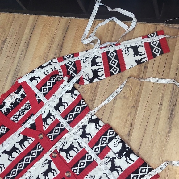 MERRY CHRISTMAS from V28 Oversized Reindeer V-neck Cardigan with Pockets - Picture 11 of 11